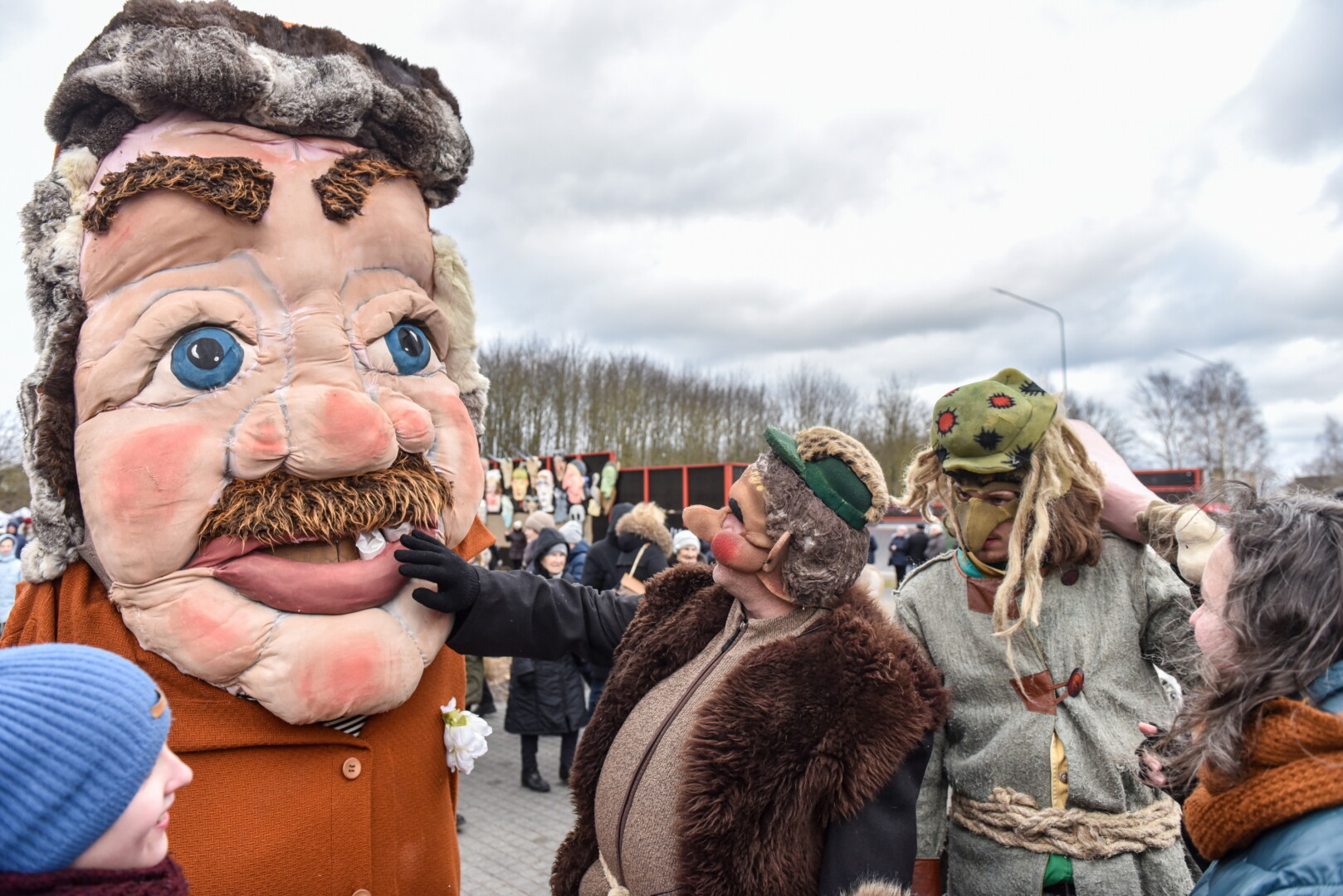 Į pavasarį – su kaukėmis ir blynais