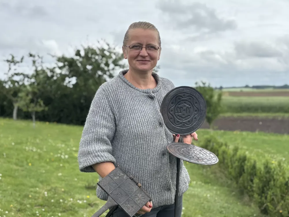 Išskirtinės kolekcijos savininkė V. Zykutė: liturginių keptuvių kolekcija – viena iš brangiausių