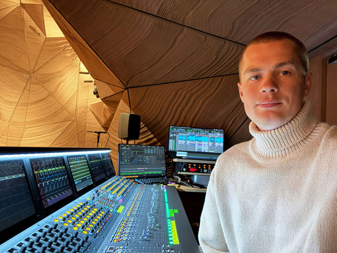 Tarp operos ir elektronikos: Jono Raudoniaus garso pasaulis