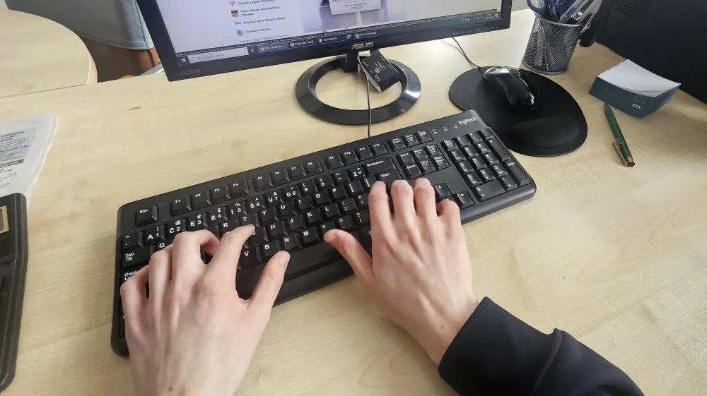 Dėl pavojų ribojami socialiniai tinklai vaikams iki 16 metų: siūlomi draudimai ir Lietuvoje