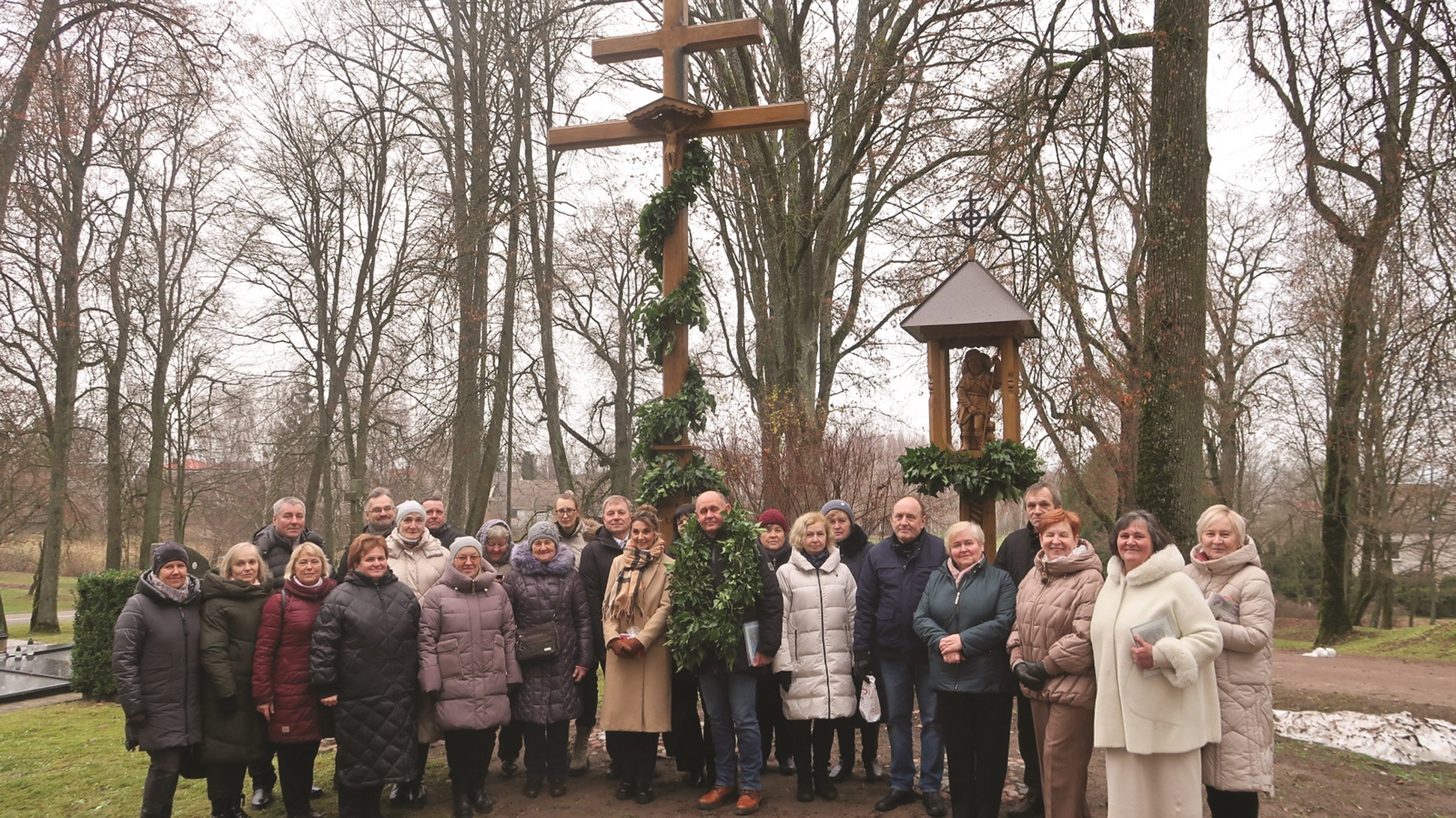 Pajevonio kalnelį papuošė atstatytas karavyko kryžius ir koplytstulpis