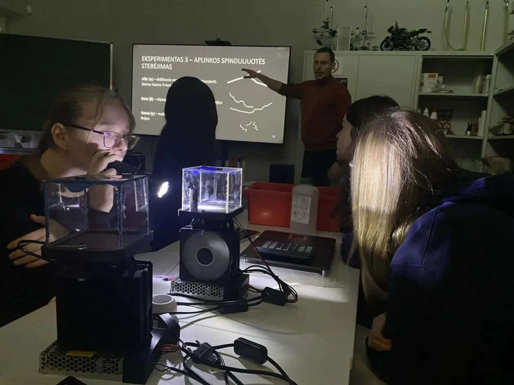 Gargždų gimnazistų mokymasis STEAM centre ir netikėtas susitikimas
