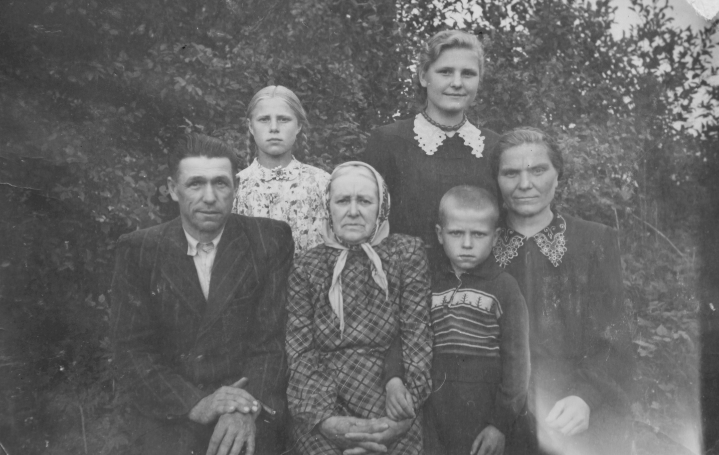 Priverti špekuliantės nagai, plentas, nutiestas kastuvu, šventas „vado“ vardas ir kur pradingo laisvė bei mėsa