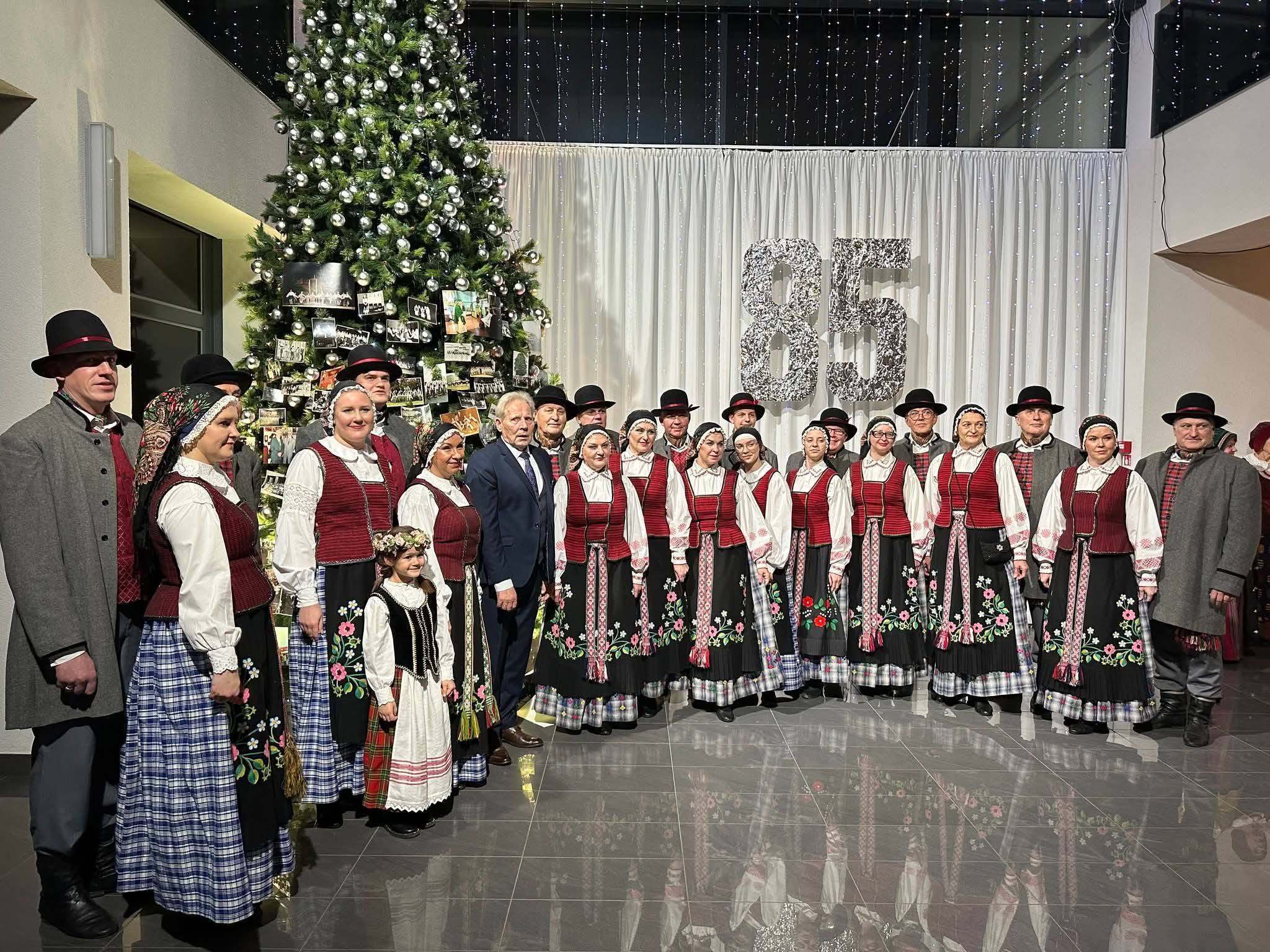 „Ringio“ ringiais: liaudiško šokio sūkuryje jau ketvirtis amžiaus