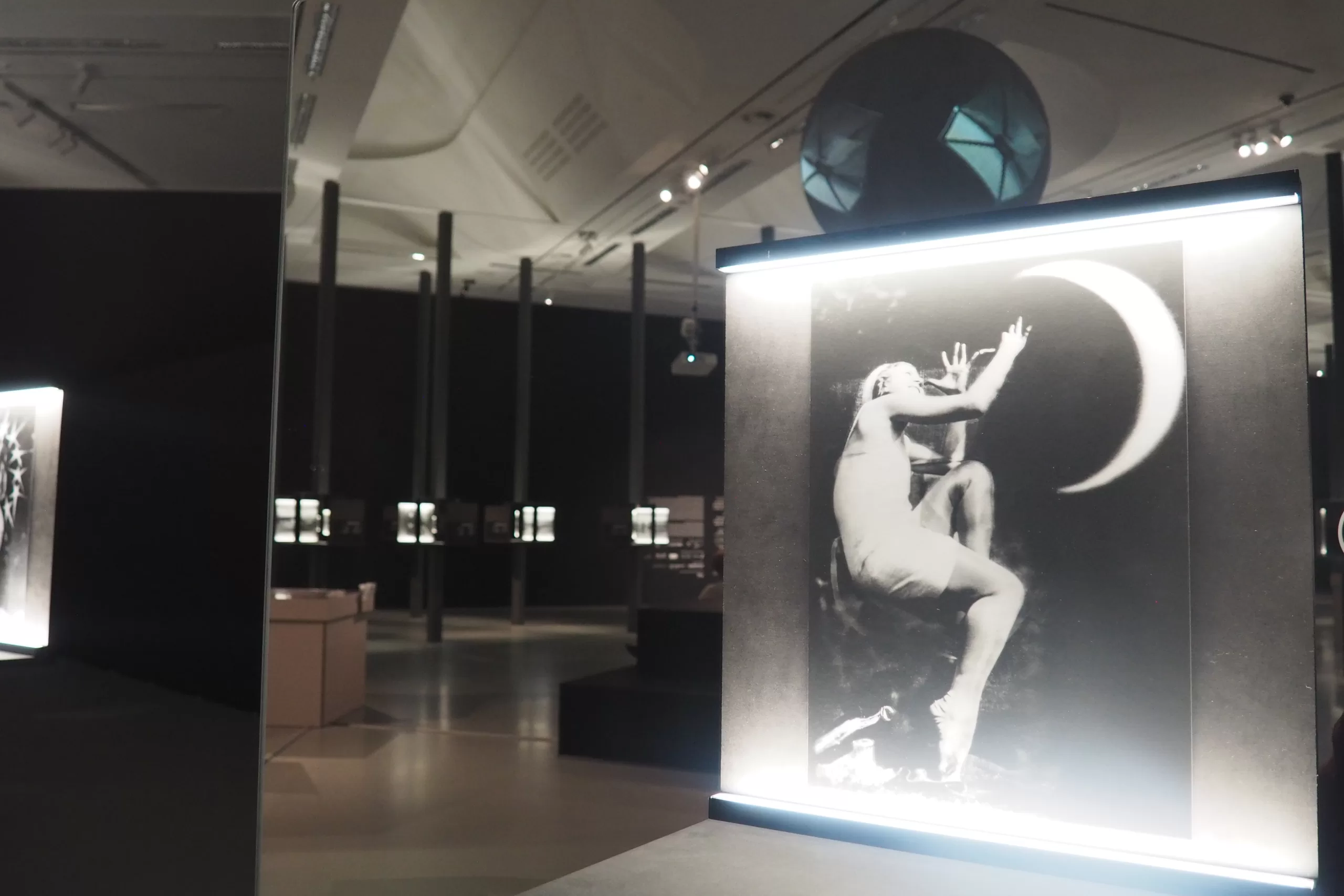 „Sidabro merginos“: Baltijos fotografės išnyra iš istorijos užkulisių