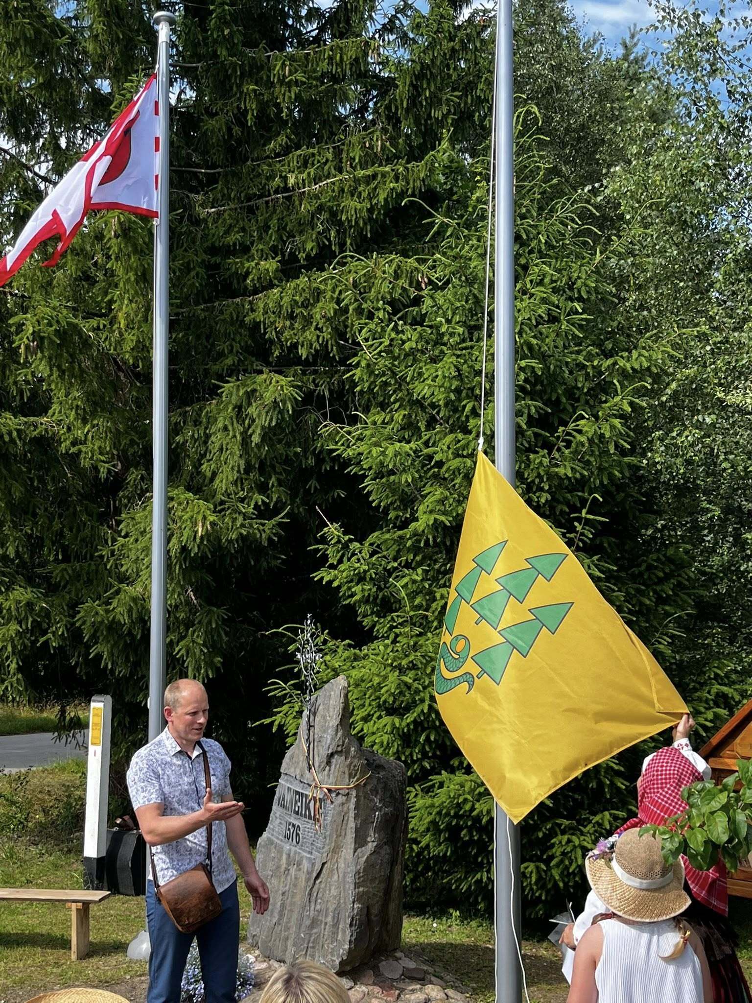 Vaineikių kaimas iškėlė savo vėliavą