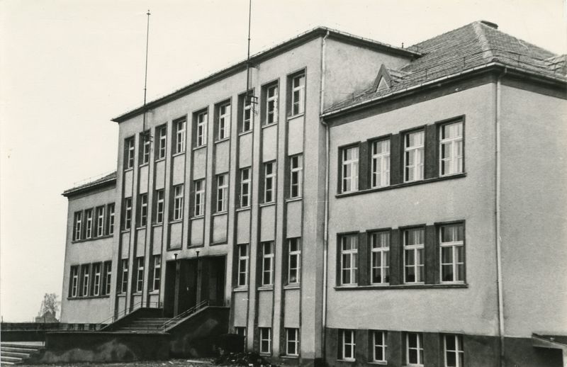 Mokyklų direktorių „biznis“: fiktyvūs darbuotojai, nelegali prekyba sąsiuviniais, bateliai už biudžetinės lėšas