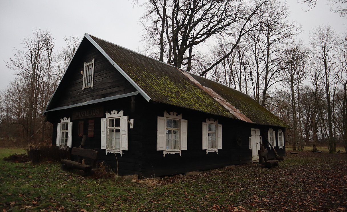 Iš Laukminiškių į platųjį pasaulį – etiudai apie Babickų giminę (II)