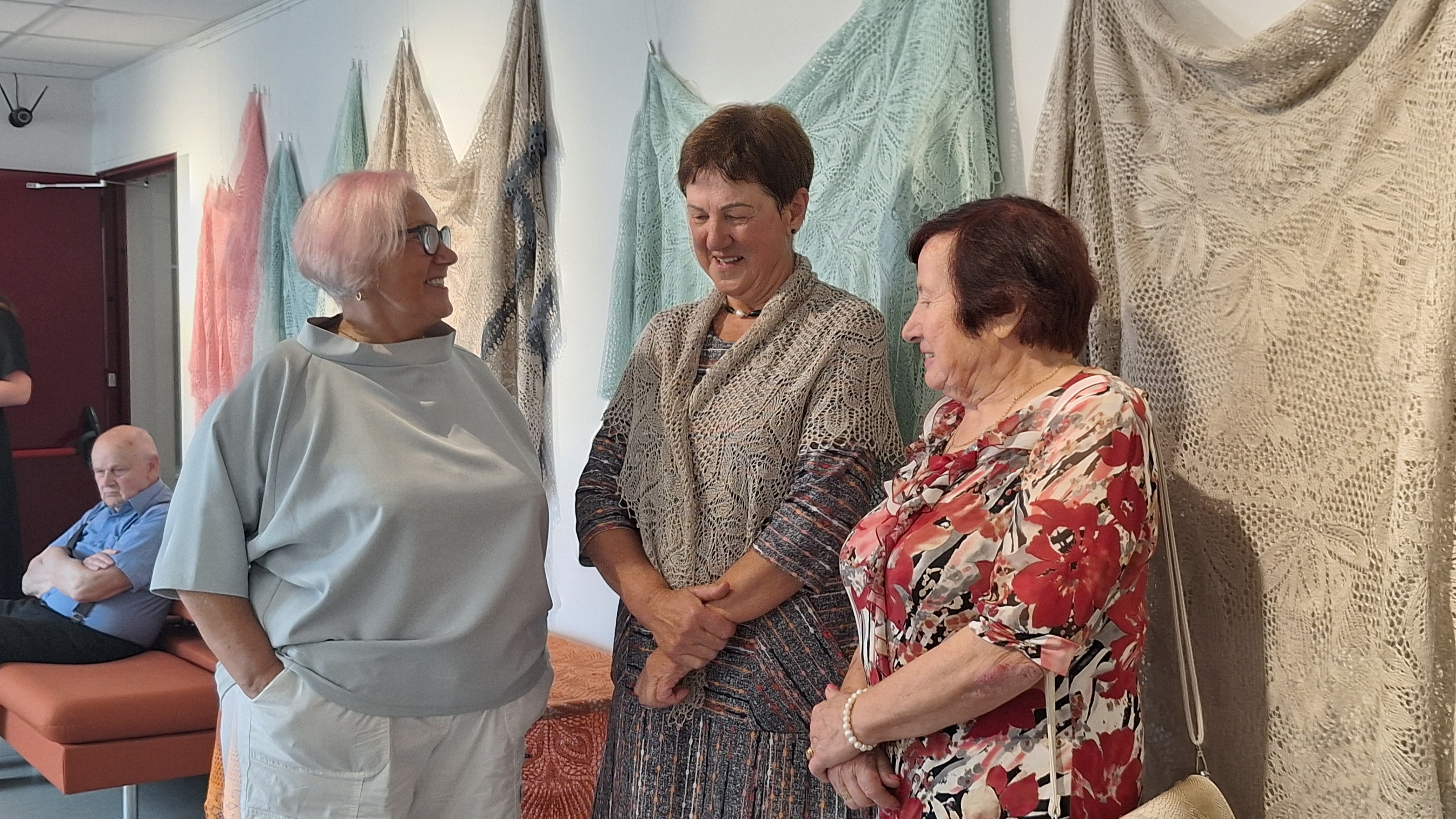 Siūlų amatų paroda Stakliškėse: „Megzti yra titano kantrybė“