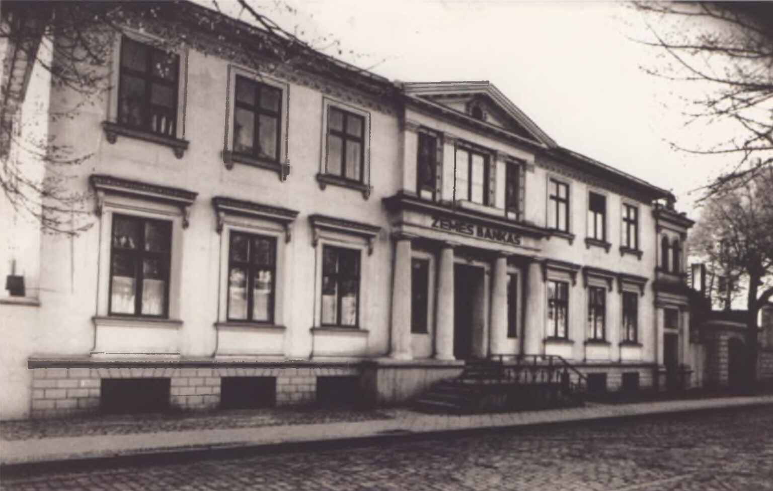 Bankininkai į Klaipėdą neskubėjo, o vaistininkų neįsileisdavo