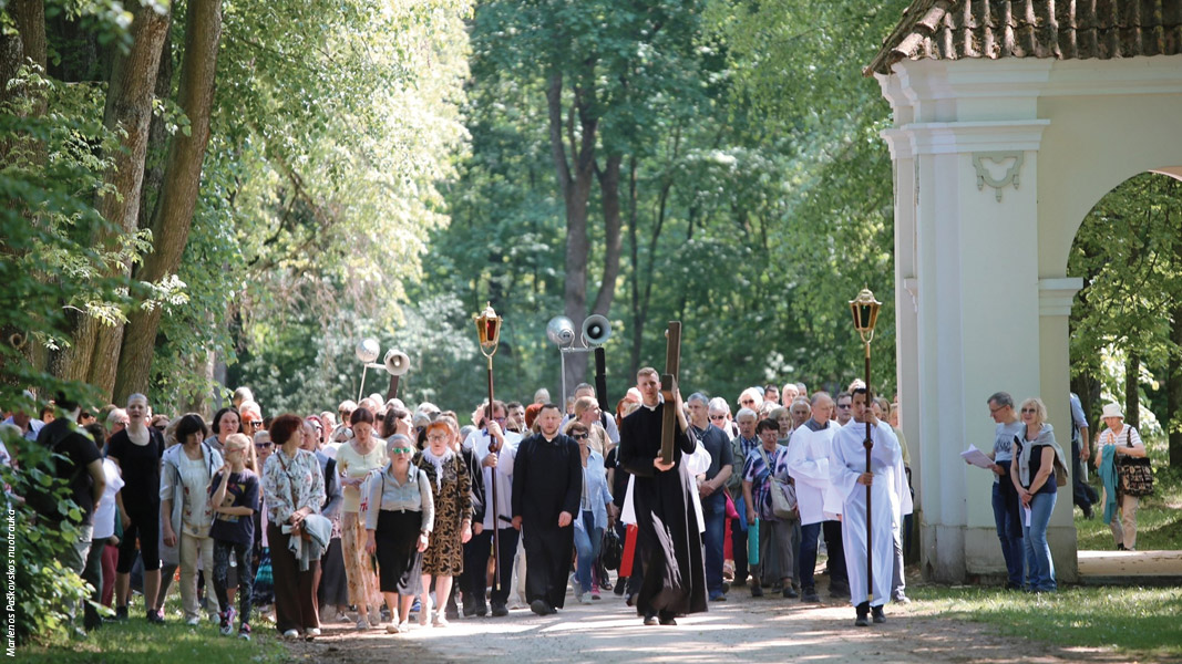 Per Kalvarijas į Sekmines