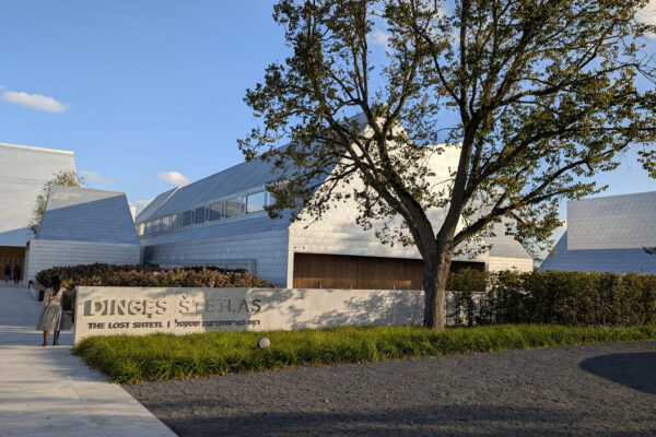 Moderniose erdvėse – skaudi sunaikinto gyvenimo istorija