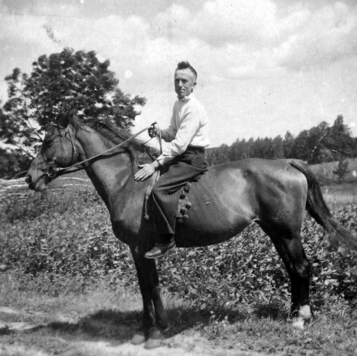 Senatvėje pamiršta lietuvių kalba, matematikos „rašomieji“ kunigo klojime, spurdanti varla už biologės marškinių ir kaip lapė vilką primušė