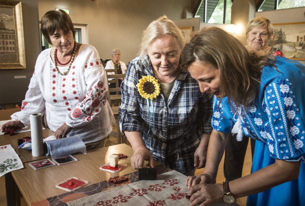 Ukrainos nepriklausomybės dieną – jungtys per rankšluosčius