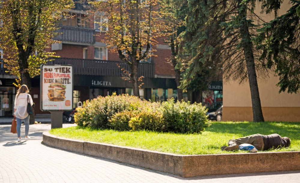 Nuolatinis darbas - gera virvė norintiems išlipti iš priklausomybių pelkės