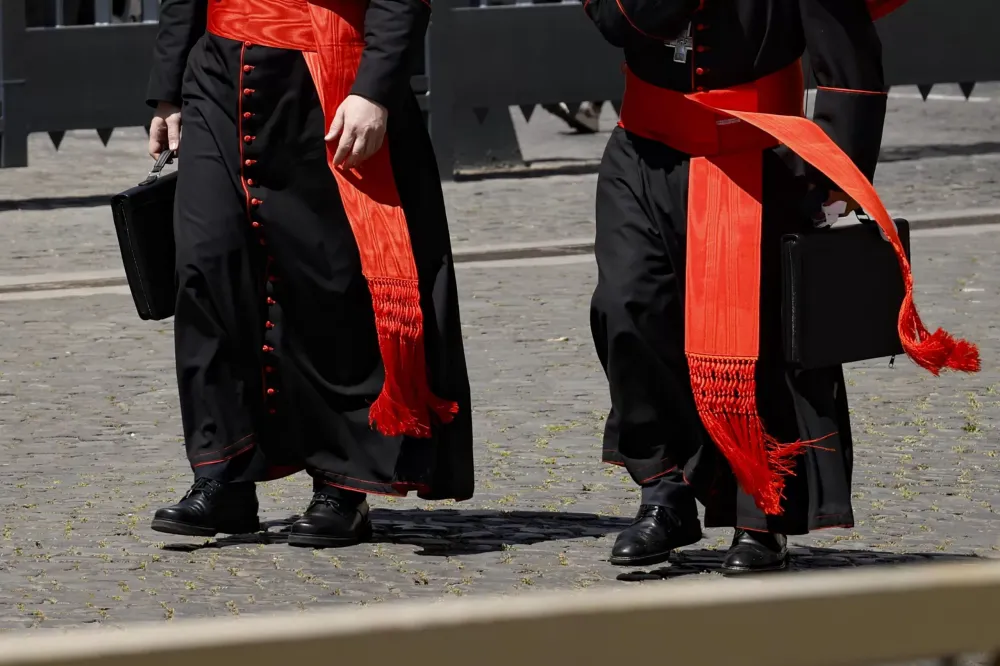 Tikisi, kad bus tęsiama Pranciškaus linija, o rinkimai neužtruks: išaušo konklavos diena