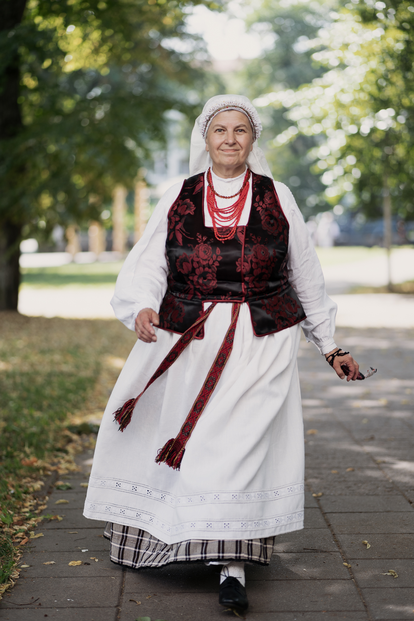 Tautinių kostiumų kūrėja: ieškodami svetimų dievų, pamirštame praverti savo spintas