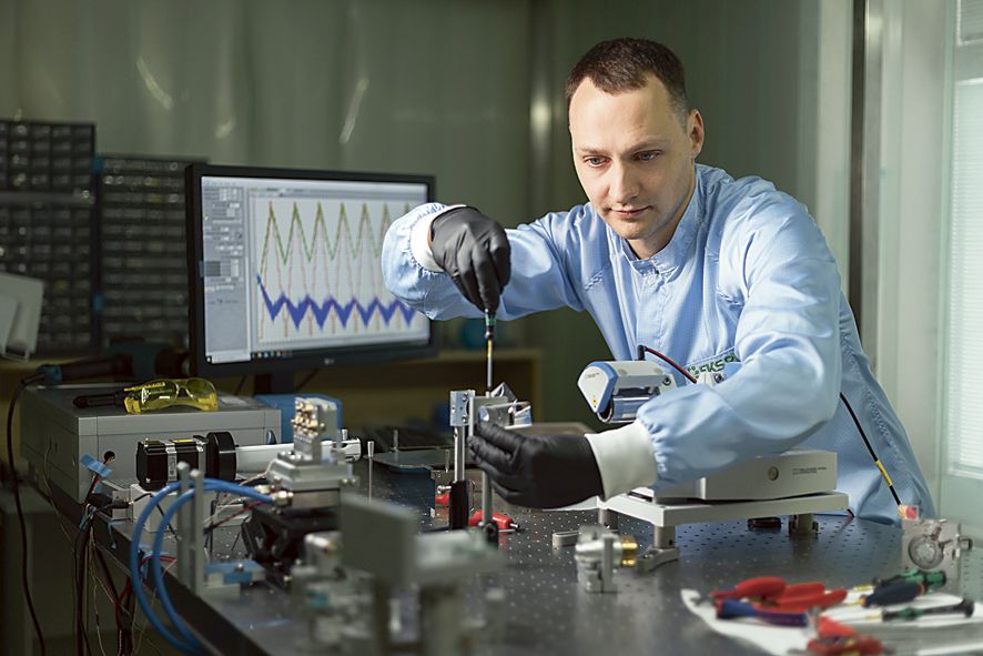 Lietuviškų lazerių šviesa prasiskverbė į pasaulio mokslininkų laboratorijas