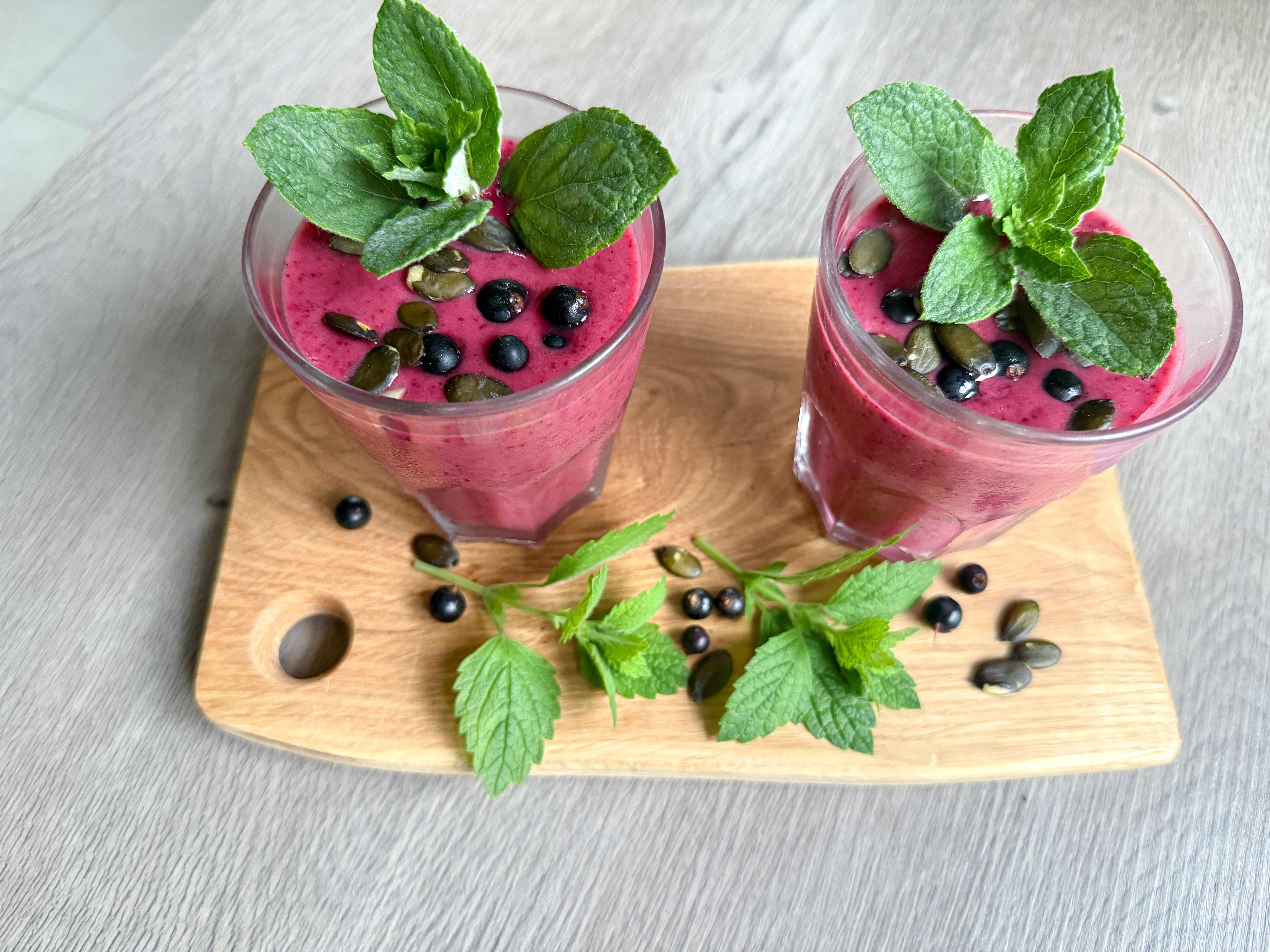 Kokteilis iš šaldytų uogų ir pernokusių vaisių