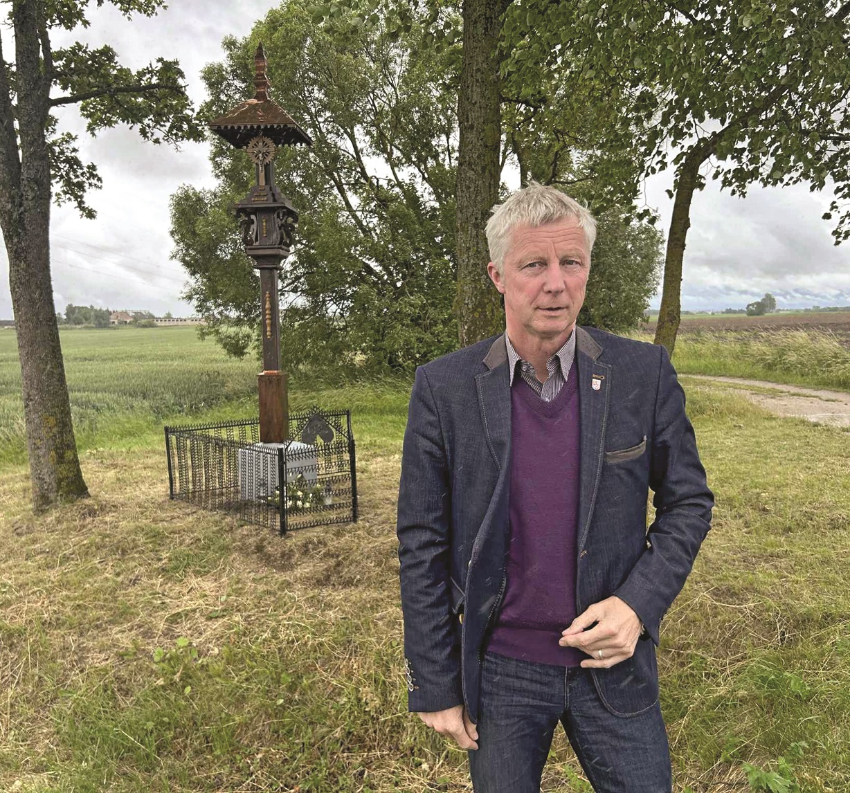 Atkurdamas stogastulpį seniūnas galvojo apie mamą