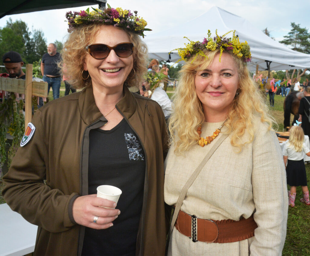 Per Naktigonę žirgus maudė patvinusioje Šventojoje