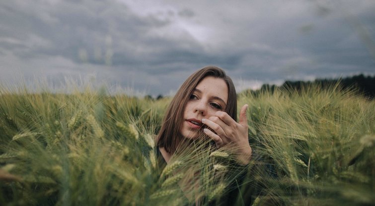 Kalba, kuri dainuoja: atlikėja ir dainų autorė Viltė Ambrazaitytė apie kūrybą lietuviškai, šiuolaikinį folklorą ir kalbos gyvybingumą