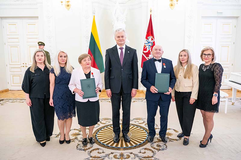 Penkias dukteris užauginusiems laukuviškiams – valstybės padėka