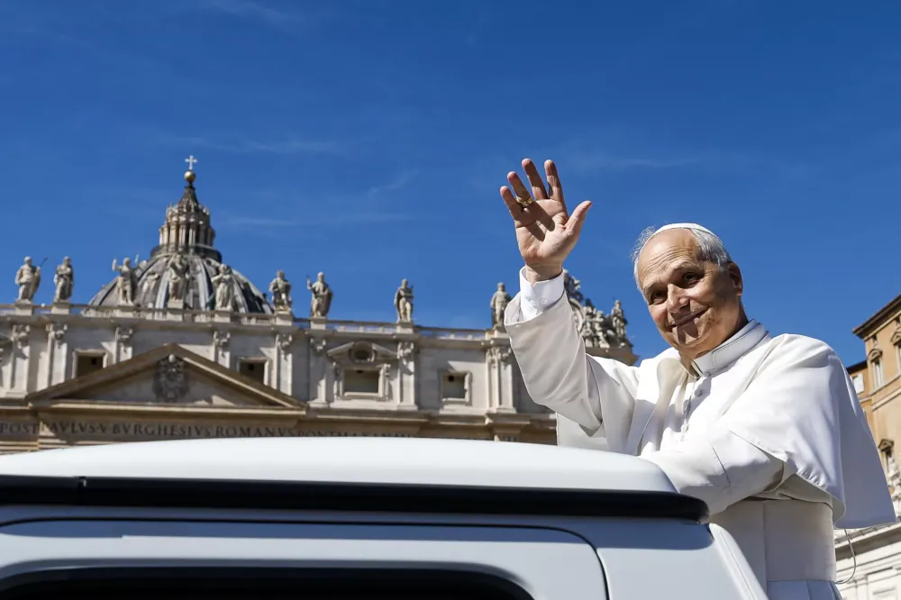 Popiežius Leonas XIV: „Aš daug mokausi ir jaučiu didžiulį iššūkį, bet jis manęs neslegia“