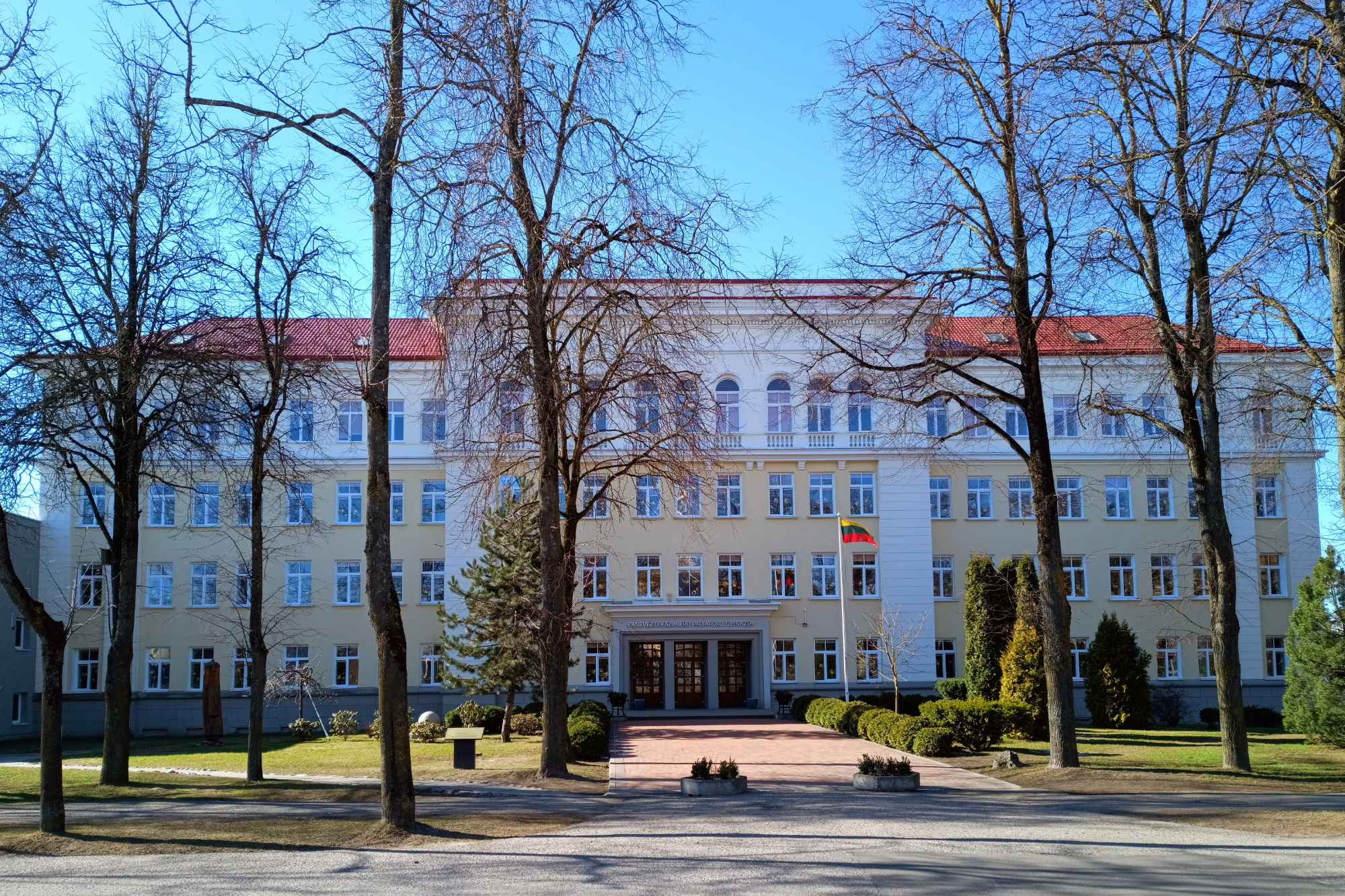 Keturi vieno pastato projektai