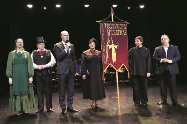 Mėgėjų teatrų šventė „Gluosnei“ atnešė džiugią žinią apie „Aukso paukštę“