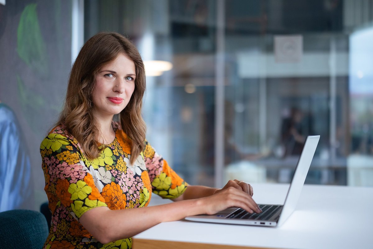 Nuo žuvų vandenyje iki melagysčių internete: kaip Aistė tapo apgavikų košmaru