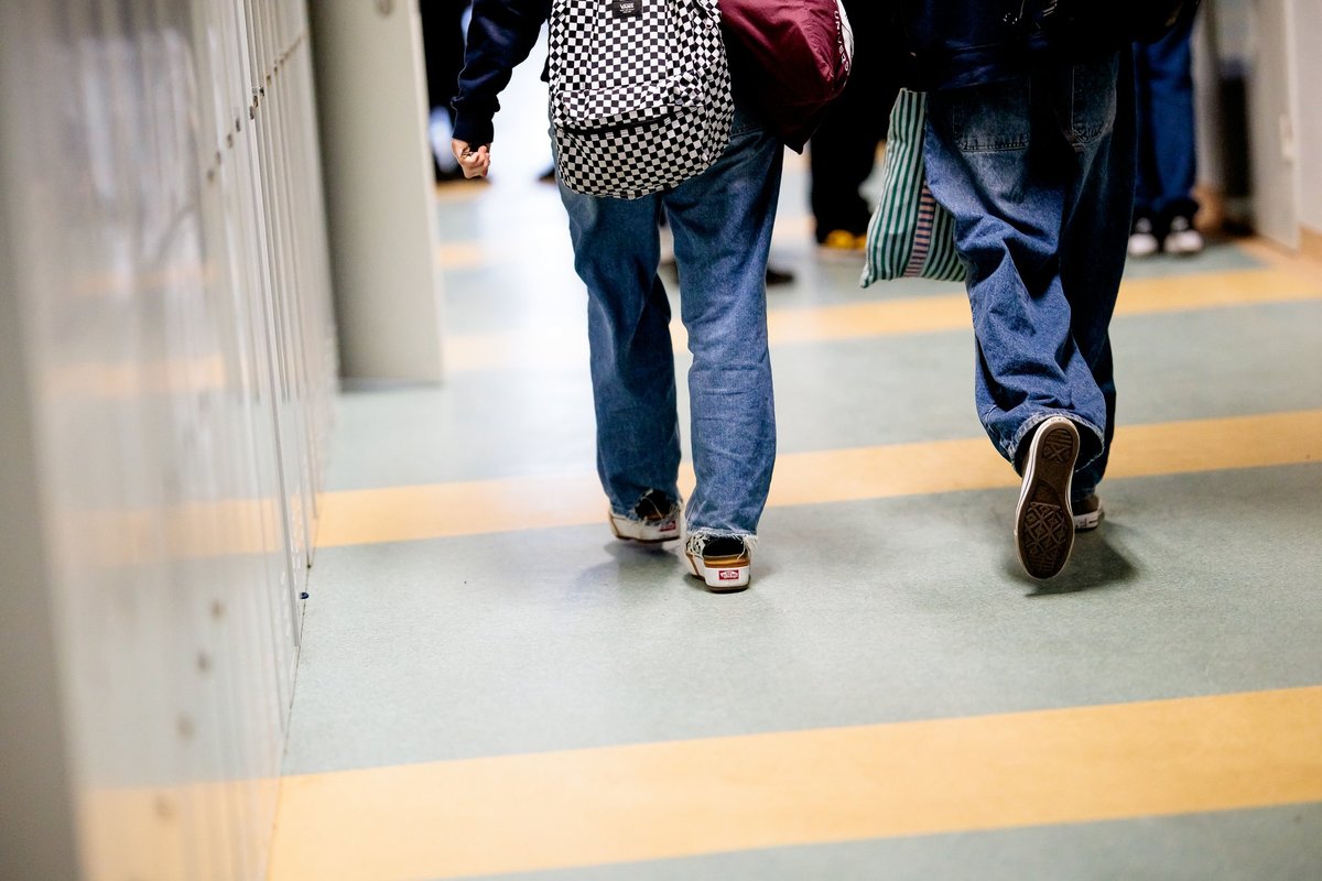 Šiuo įrankiu naudojasi net pradinukai – pedagogai mato ne tik žalą: mūsų laikais taip nebuvo