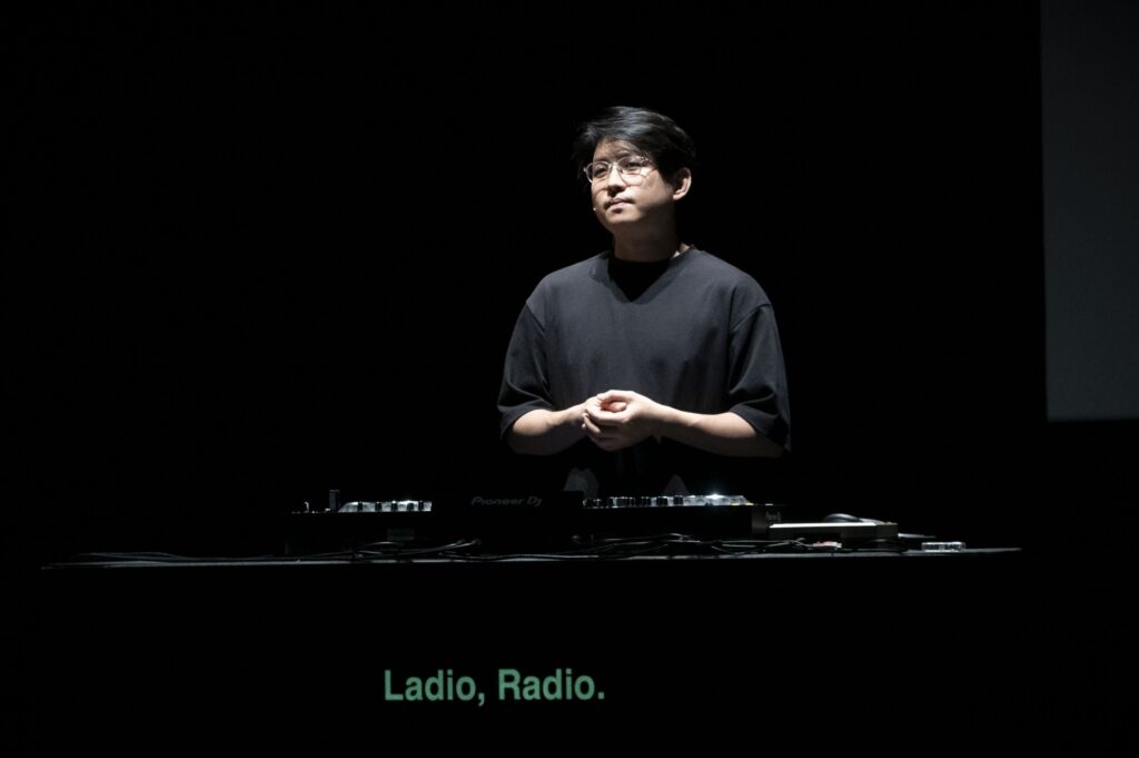 Teatras reflektuoja, K-pop kovoja