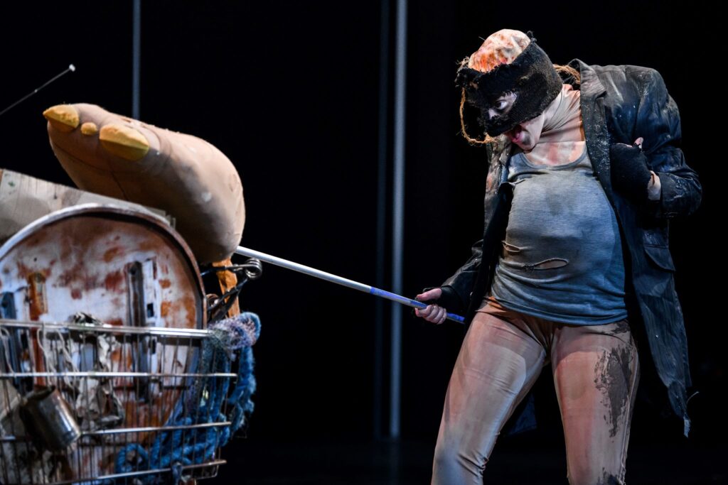 Bufonas kaip pasipriešinimo atspindys šiuolaikiniame teatre