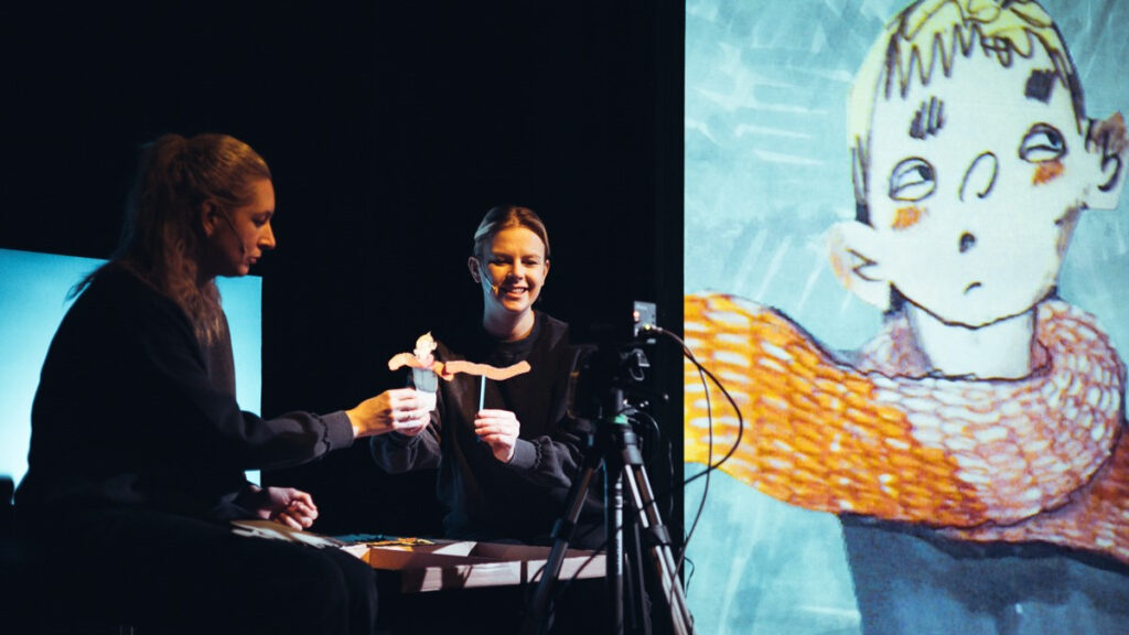 Be patogumų: praeitis ir teatras