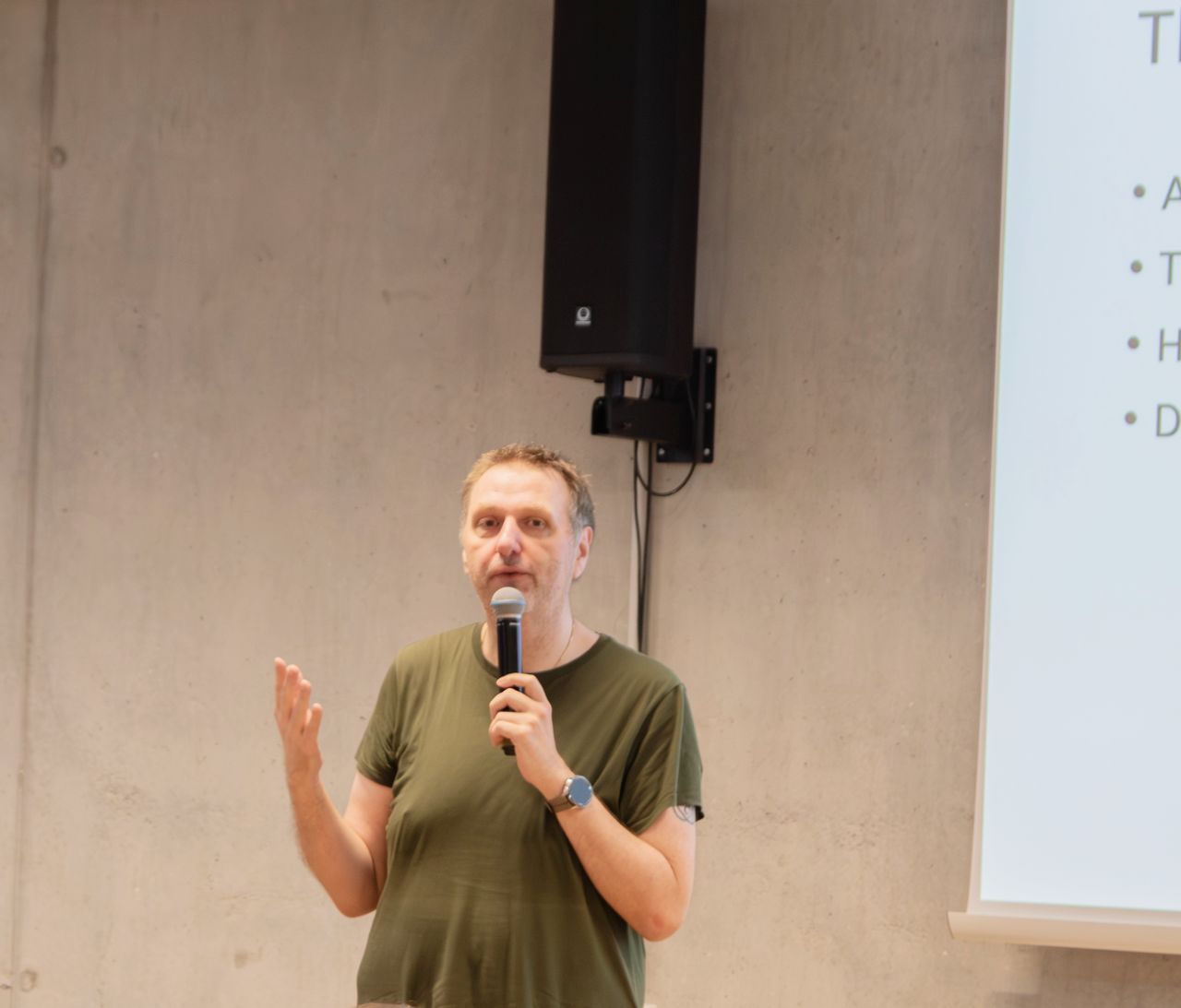 Kai girdėti galima tik širdimi, o matyti – pirštų galiukais… Sukrečiančios kurčneregių istorijos iš pirmojo forumo Lietuvoje