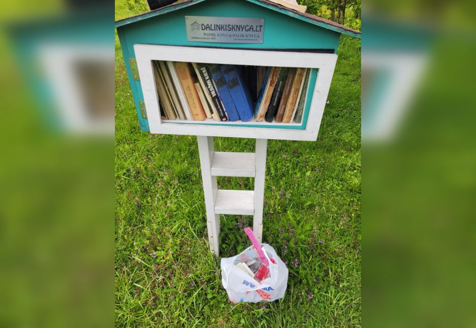 Geradaris klaipėdietis sutaisė bibliotekėlę