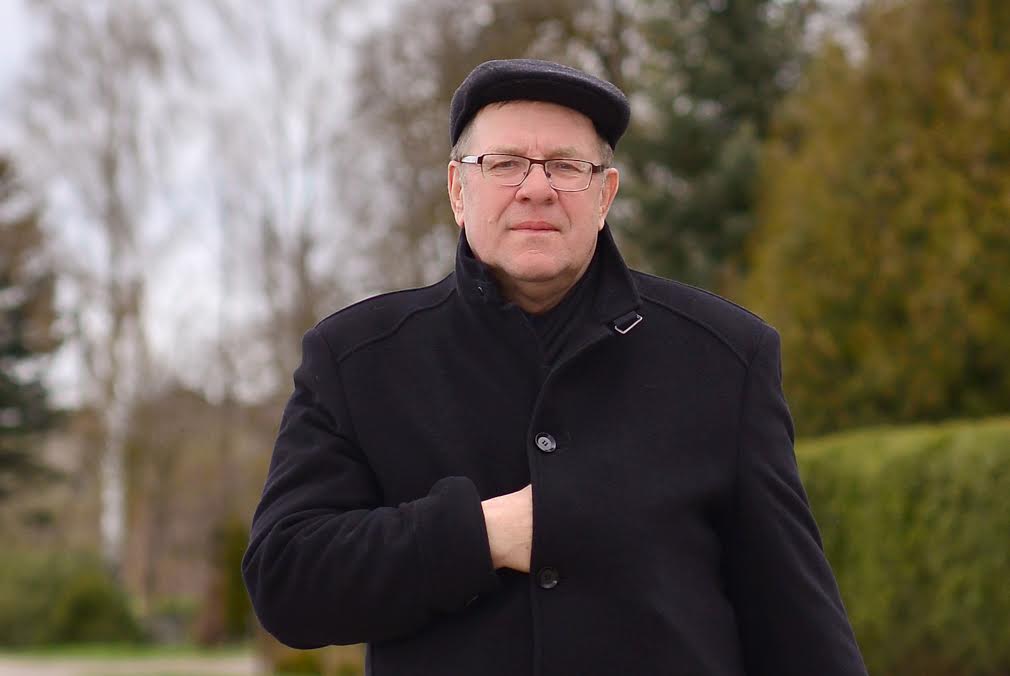 Romaldas ZABULIONIS iš knygos „Vilko pėdos: gyvenimo proza ir poezija“