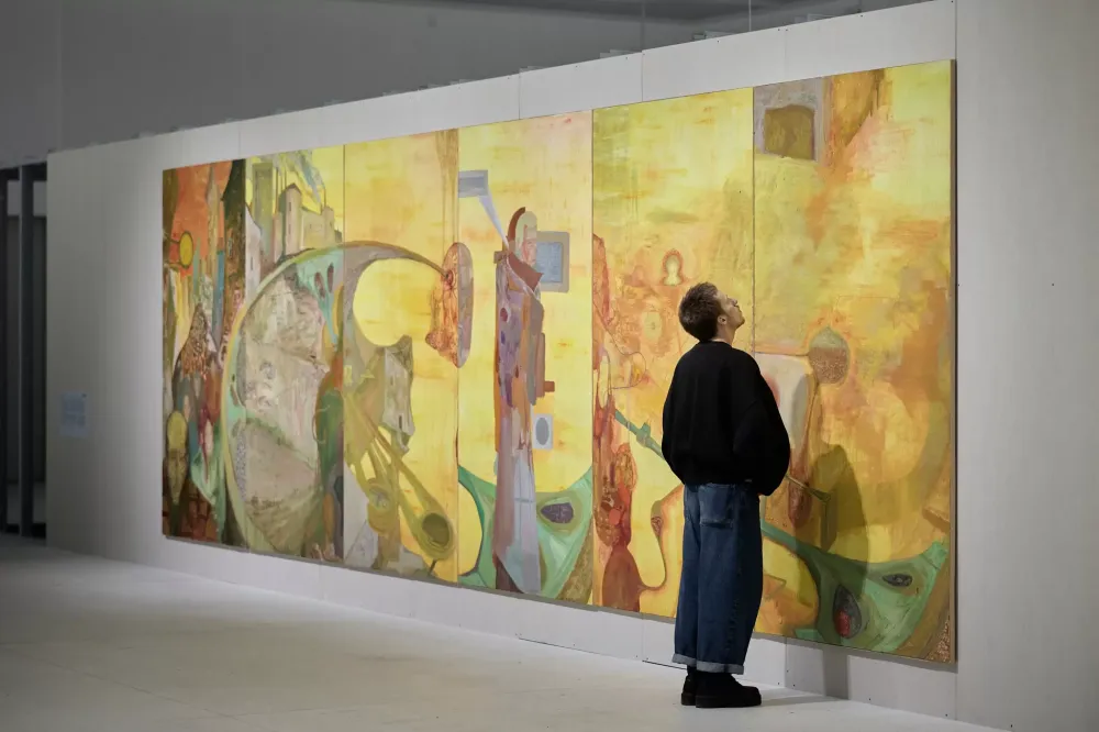 Menas karo akivaizdoje – atidaryta nauja ŠMC paroda „Varpai ir patrankos“