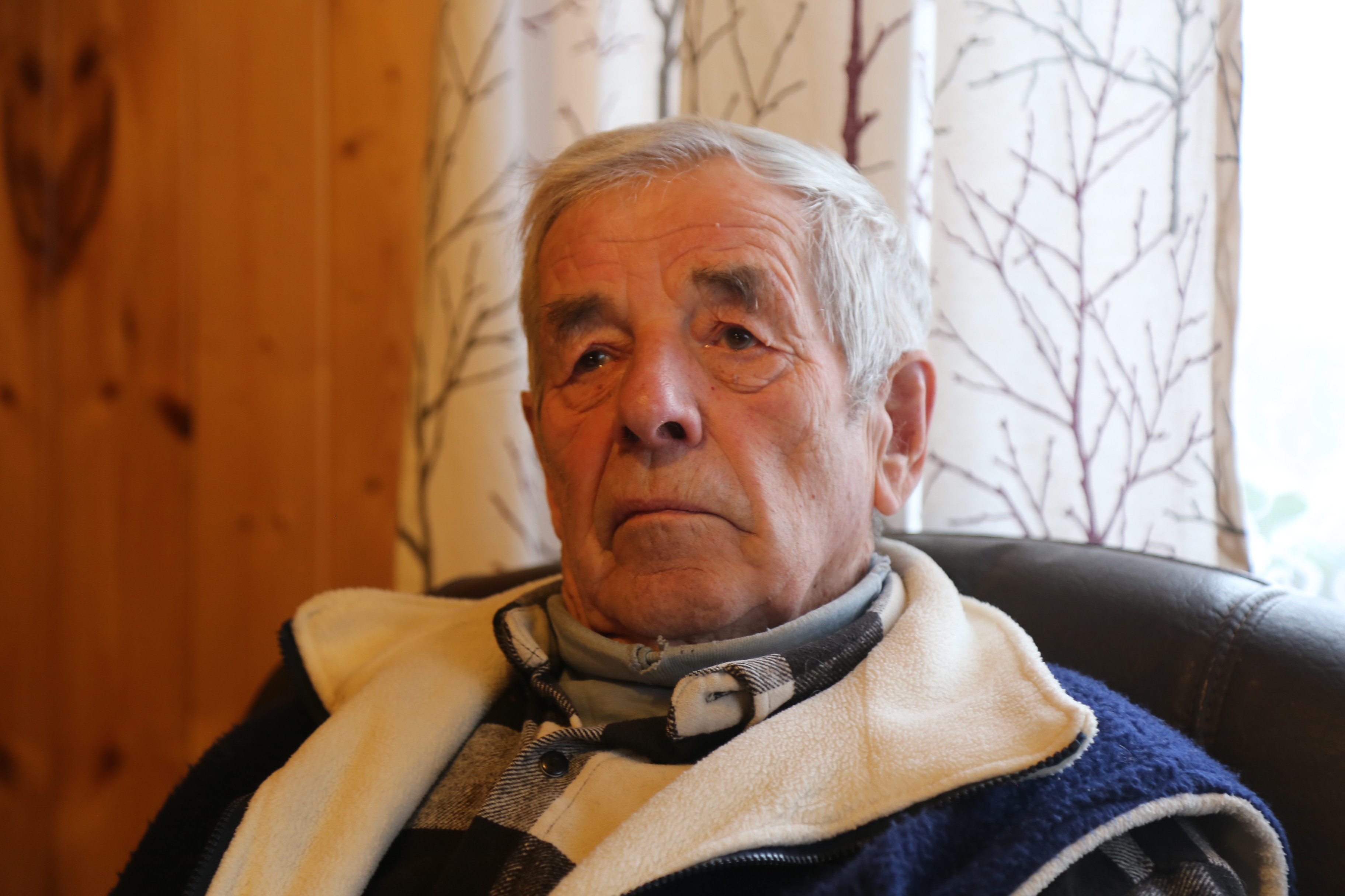 Maišu pinigų nenupirktas dvaras, davatkos, kaimui pagailėjusios elektros, ir kietų „raskladuškių“ idealistės nesuvaldomų „paduškų“ plunksnose