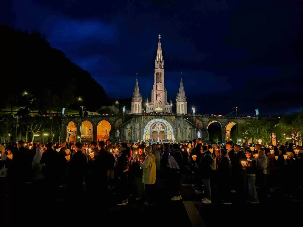 Vilties ir žmogiškojo orumo akimirkos Lurde. Pokalbis su kunigu R. Baltrušaičiu
