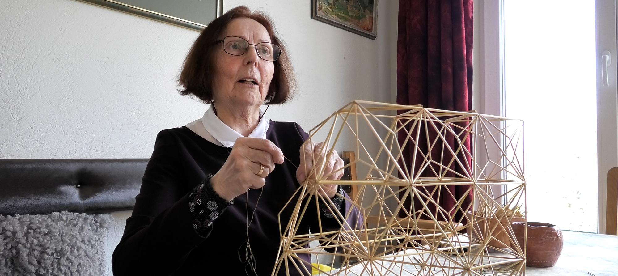 Marija Liugienė - kai rišu sodą, pasaulis nustoja skubėti