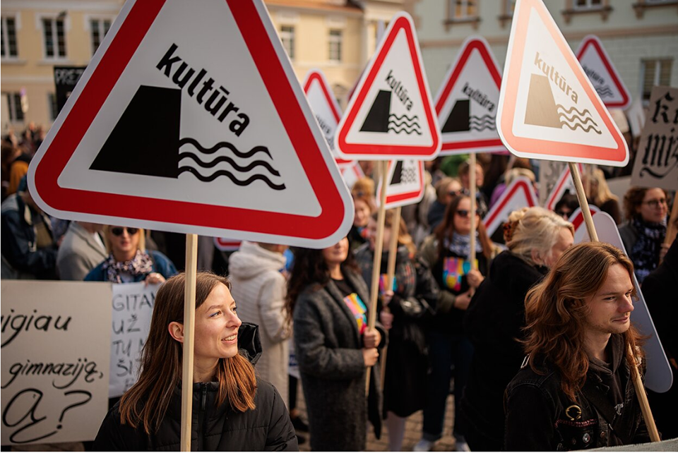 Kultūros darbuotojai streikuoti neskubės