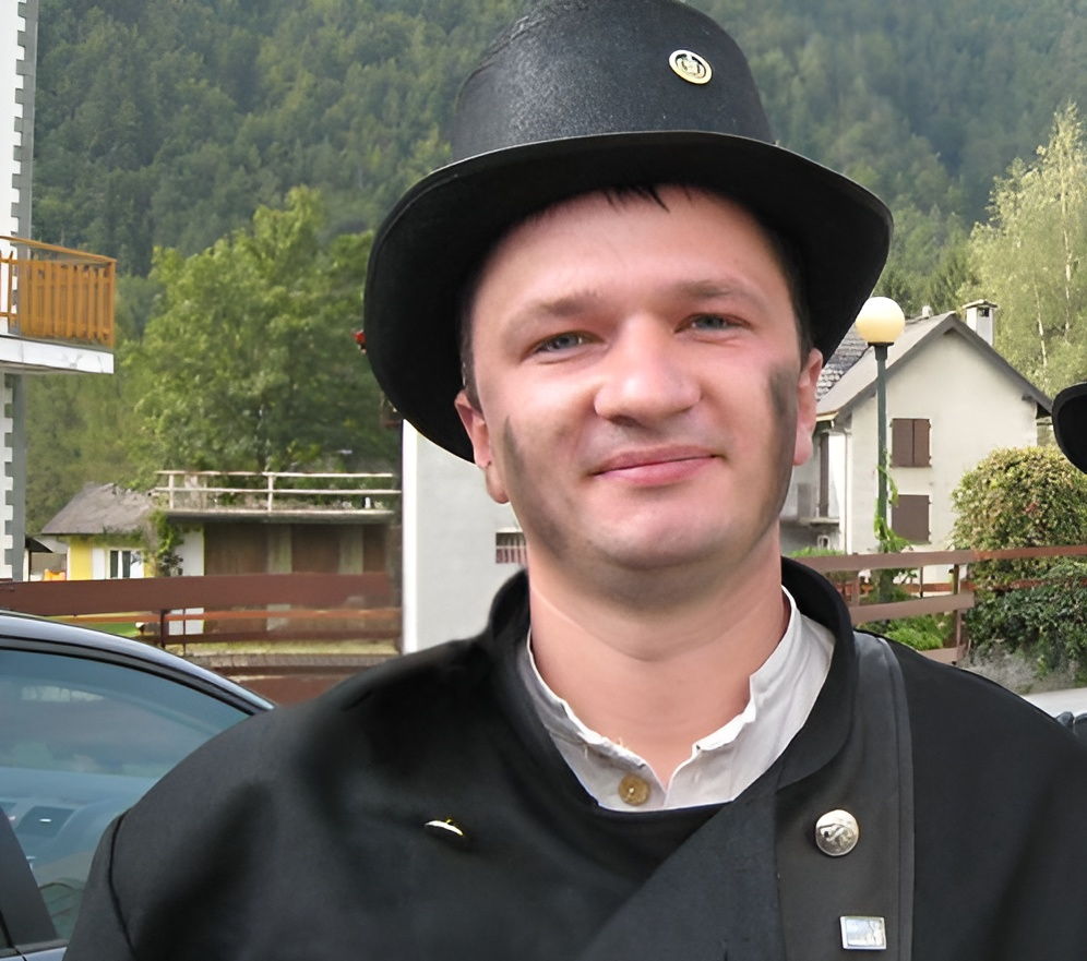 KAIMĄ KEIČIA ŽMONĖS, O KAIMAS – ŽMONES   Kaminkrėčio amatas – labai reikalingas ir prasmingas