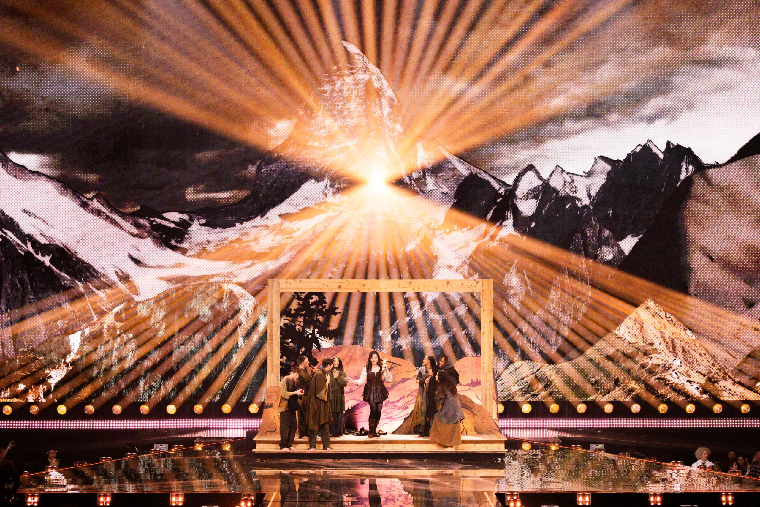 Vyksta karas, bet dainuojama apie taiką – ar „Eurovizijai“ pavyks išlaikyti nepolitiškumą?