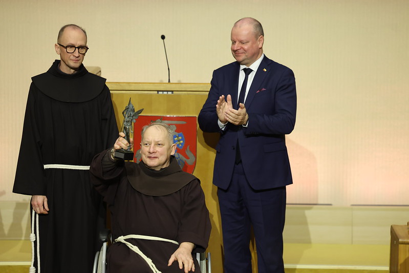 LAISVĖS PREMIJA - KUNIGUI IR RADIJO DARBUOTOJUI JULIUI SASNAUSKUI