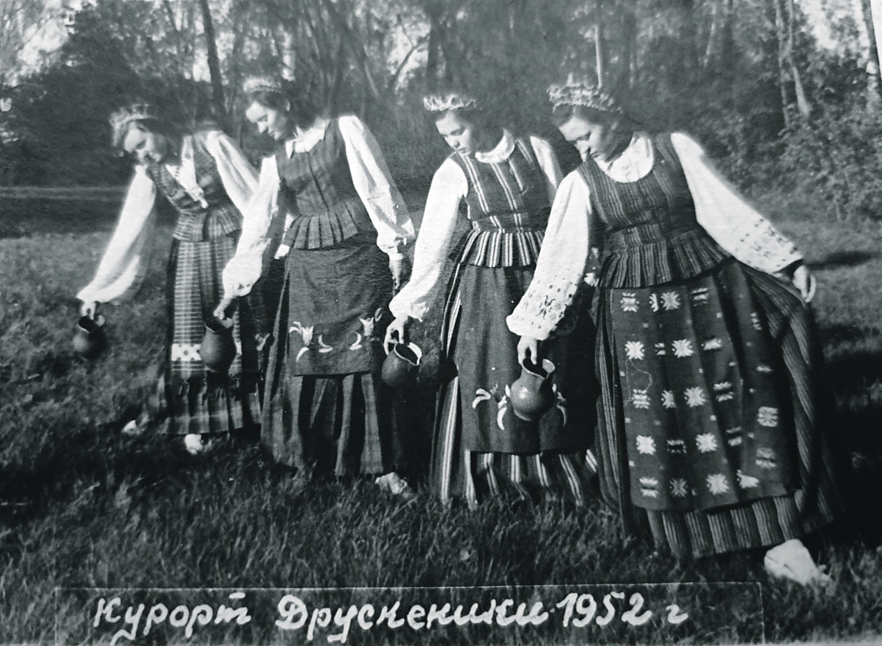 „Vien giedrios mintys praeities su jumis beliks“