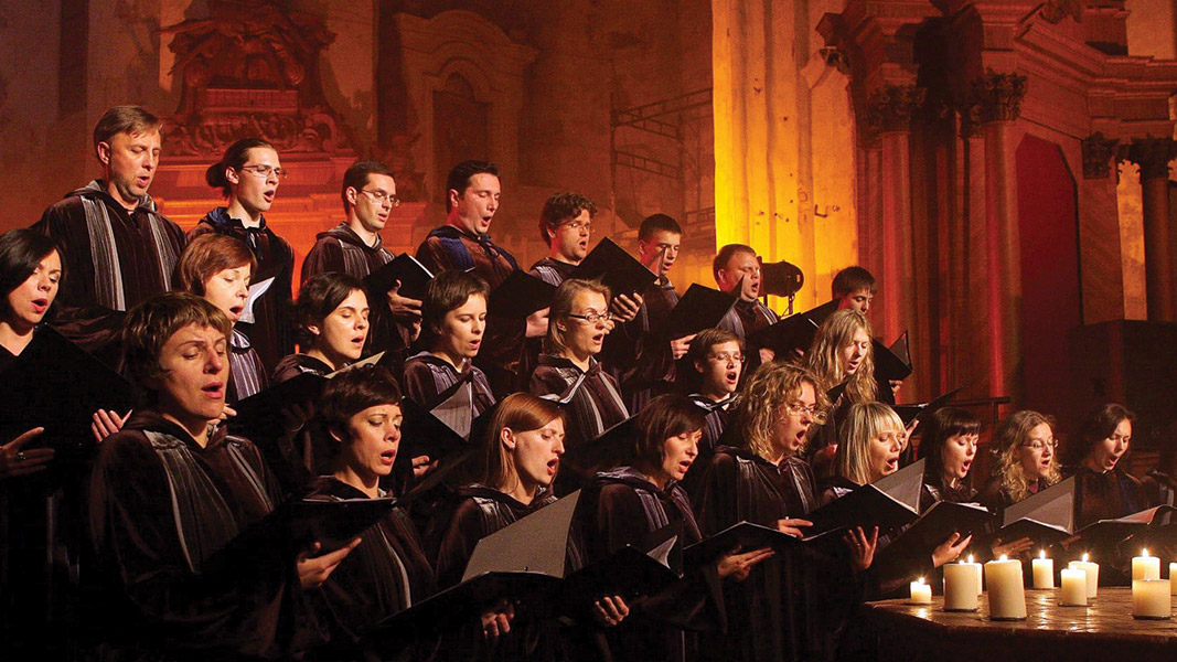 Pro Langą ataidi muzika iš dangaus