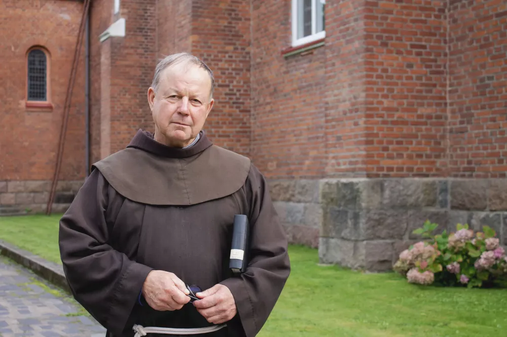 Prieš 400 metų duotas pažadas Dievui: Kretingos pranciškonai iki šiol neša šv. Pranciškaus šviesą