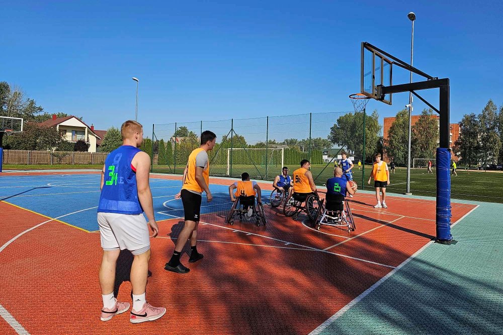 Vilkaviškyje kartu sportuoja ir sveikieji, ir žmonės su negalia